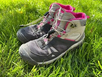 Turisticke kotnickove boty Queshua, vel.32 a 36