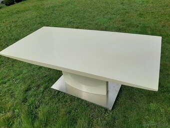 Masivní luxusní stůl