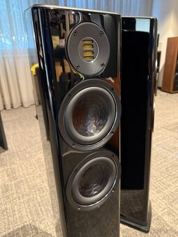 ELAC VELA FS 407 - Černý lesk