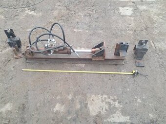Hydraulická štípačka na dřevo