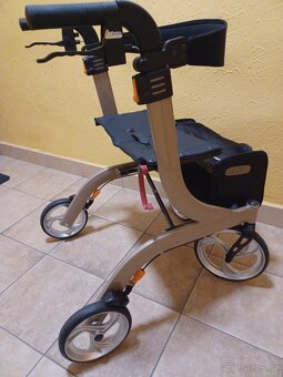 Chodítko pro seniory DMA - CHAMPAGNE