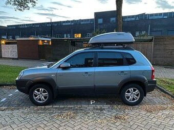 Střešní box Hapro Carver 4.5 MF + lišty Menabo Sherman