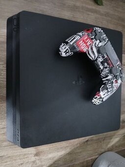 PS4 Slim – malá, ale výkonná
