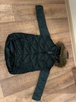 Krásná tmavezelena zimní bunda Reserved