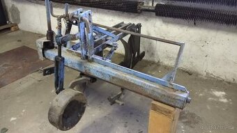 Stavitelný dvouradličný pluh