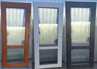 Vchodové dveře pruhledne sklo