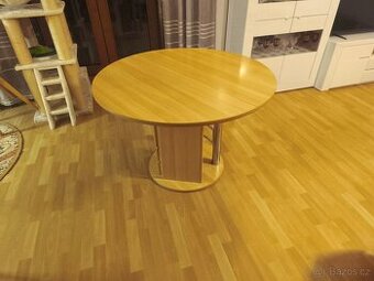 Prodám rozkládací kulatý kuchyňský stůl a 4  dřevěné židle.