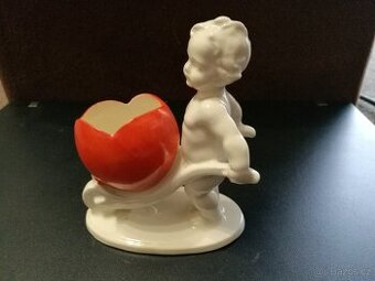 prodam dve porcelanove figurky putto se srdickem