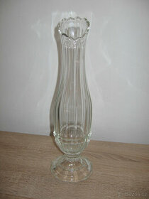 FAZETOVA VAZA Z POZUSTALOSTI - VYSKA 39CM-TOP STAV