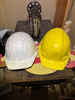 Retro ochranné pracovní helmy