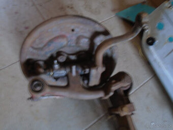 Škoda 1202 - pěkná přední náprava, zánovní těhlice