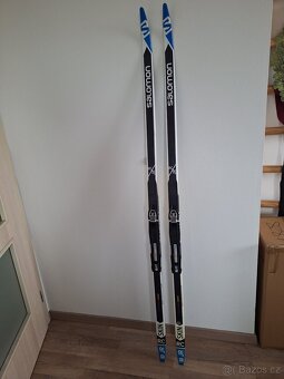 Běžky  Salomon 165 cm a hůlky 130 cm.