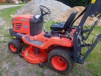 Kubota sekací traktor