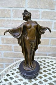 Bronzová socha - ZASNĚNÁ ŽENA 35 cm