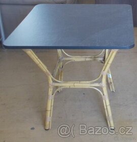 Nový stolek