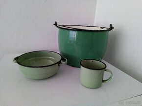 Staré, zelené, smaltované nádobí