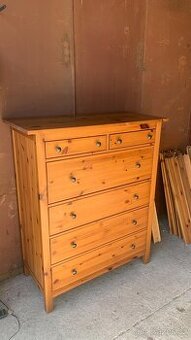 Ikea Hemnes vysoká komoda 6š masiv mořidlo antik Leksvik