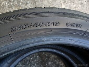 2ks letní pneu 235/40/ r19