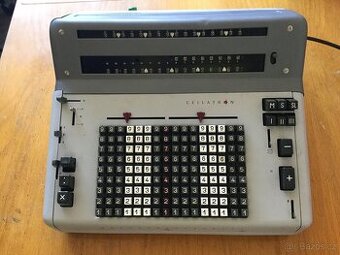 Elektromechanickou kalkulačku