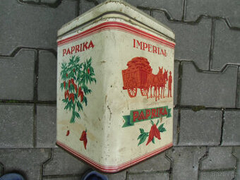 Stará plechová krabička 18 x 18 x 26 cm.