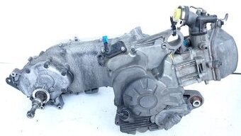 Peugeot Metropolis 400i. Motor. Rok 2013