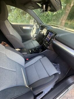 Volvo XC 40 , benzín 2,0 -145 kw 2023