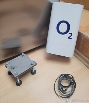 Prodám venkovní LTE/5G anténu O2 + držák a kabel (bez PoE)