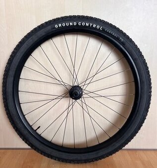 Specialized zapletená kola 29 s plášti Ground control