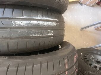 Prodám 4x pneu Dunlop 185/60 R15 - 1