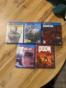 Prodám hry na playstation 4