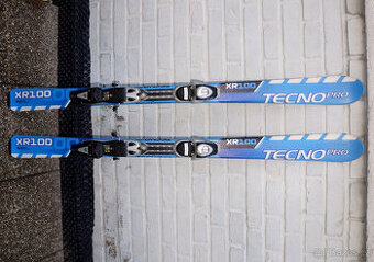 Carvingové juniorské dětské lyže 140 cm, bezvadný stav.