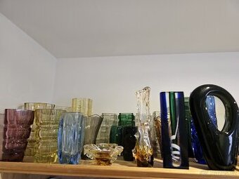 SBÍRÁM tyto věci: stará VÁZA, FIGURKA, SOŠKA,