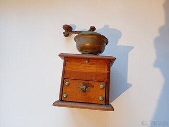 Dřevený mlýnek na kávu - doprava v ceně