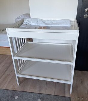 Přebalovací pult GULLIVER a postýlka SUNDVIK