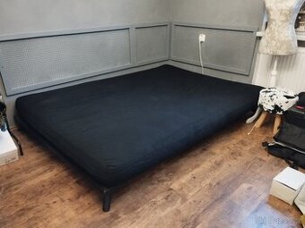 Japonská manželská postel a futon