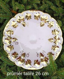 Růžový porcelánový talíř zlacený