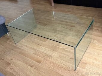 Skleněný konferenční stolek