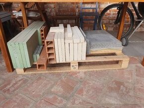 přebytky ze stavby akumulačních kamen