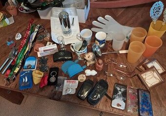 Různé věci z vyklízení domácnosti