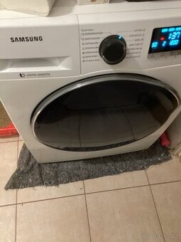 PRAČKA SE  SUŠICKOU