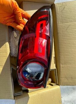 Mazda CX5 2. gen., levý zadní světlomet ORIGINÁL