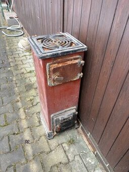 Litinná kamna na tuhá paliva – starší, funkční Petry