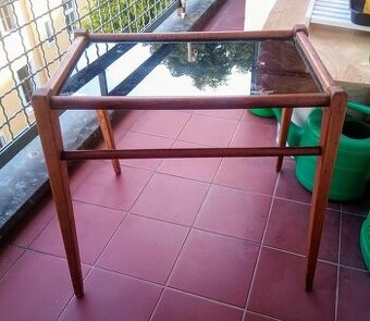 Starožitný stolek s černým sklem k renovaci