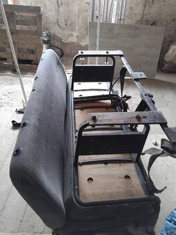 Prodám sedačky zadní na Mercedes 207D