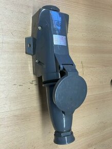 Nástěnná zásuvka s vidlicí