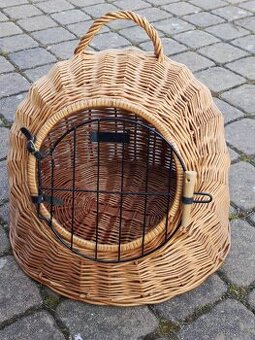 Proutěná přepravka na kočky