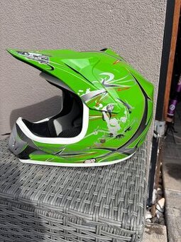 Dětská helma na motorku, čtyřkolku.