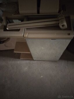 Prodám zrcadlo s poličkami