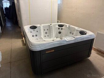 Venkovní vířivka | NOVÁ | KRYT+SCHŮDKY | 220V | ZÁRUKA