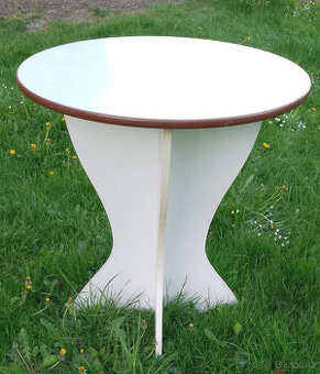 Kulatý stolek z lamina